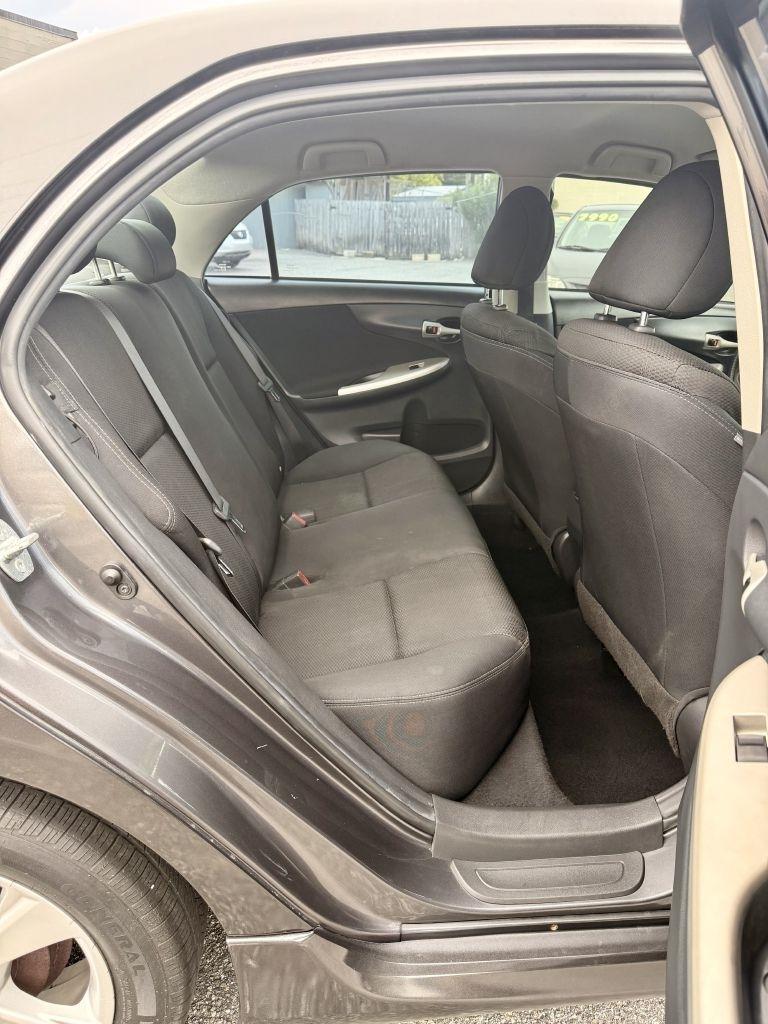 Toyota Corolla S 5-Speed MT 2012