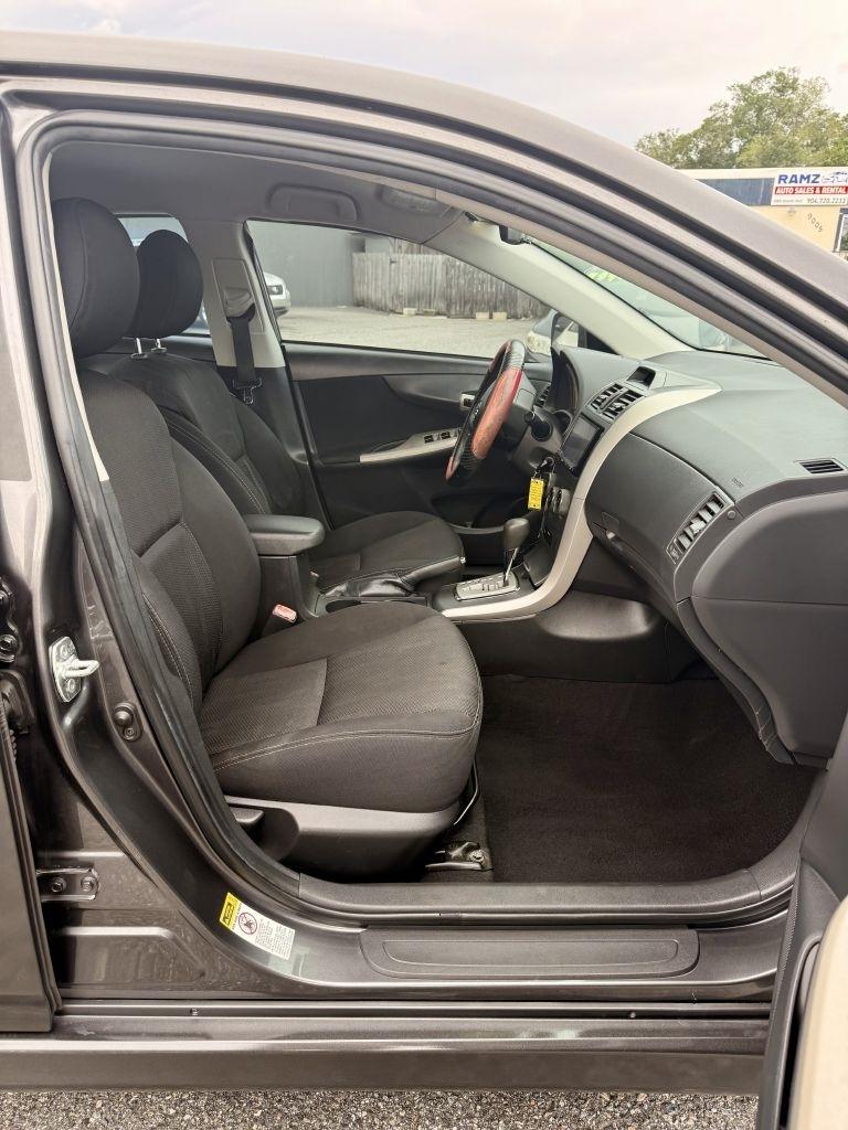 Toyota Corolla S 5-Speed MT 2012
