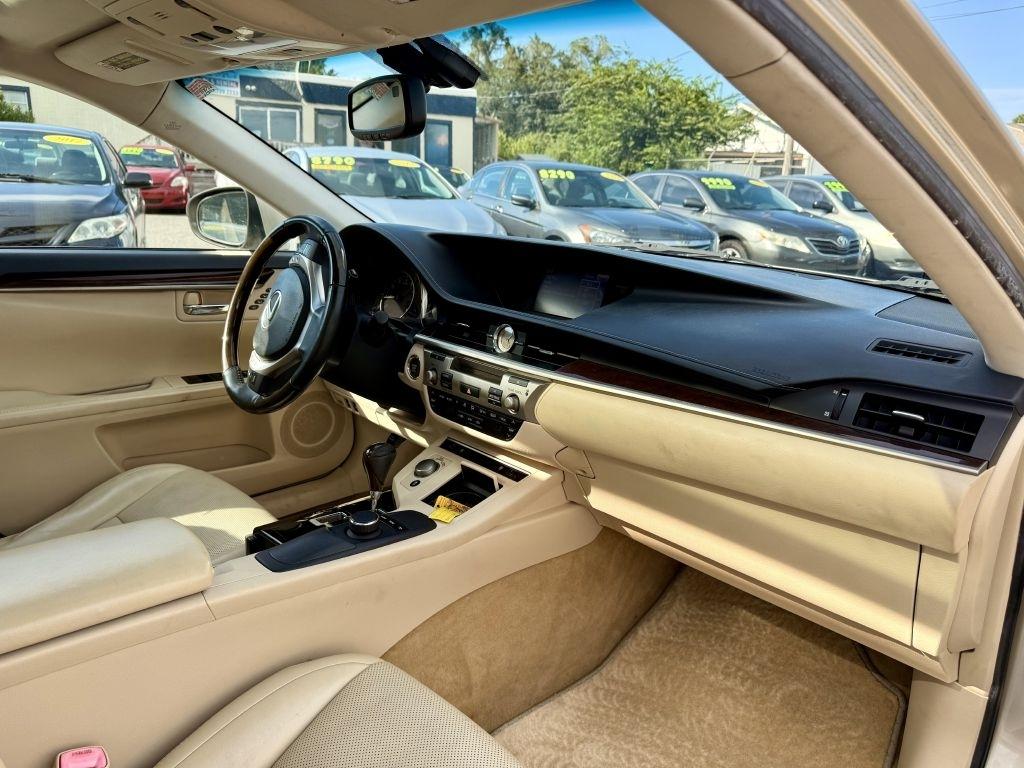 Lexus ES 350 Sedan 2014