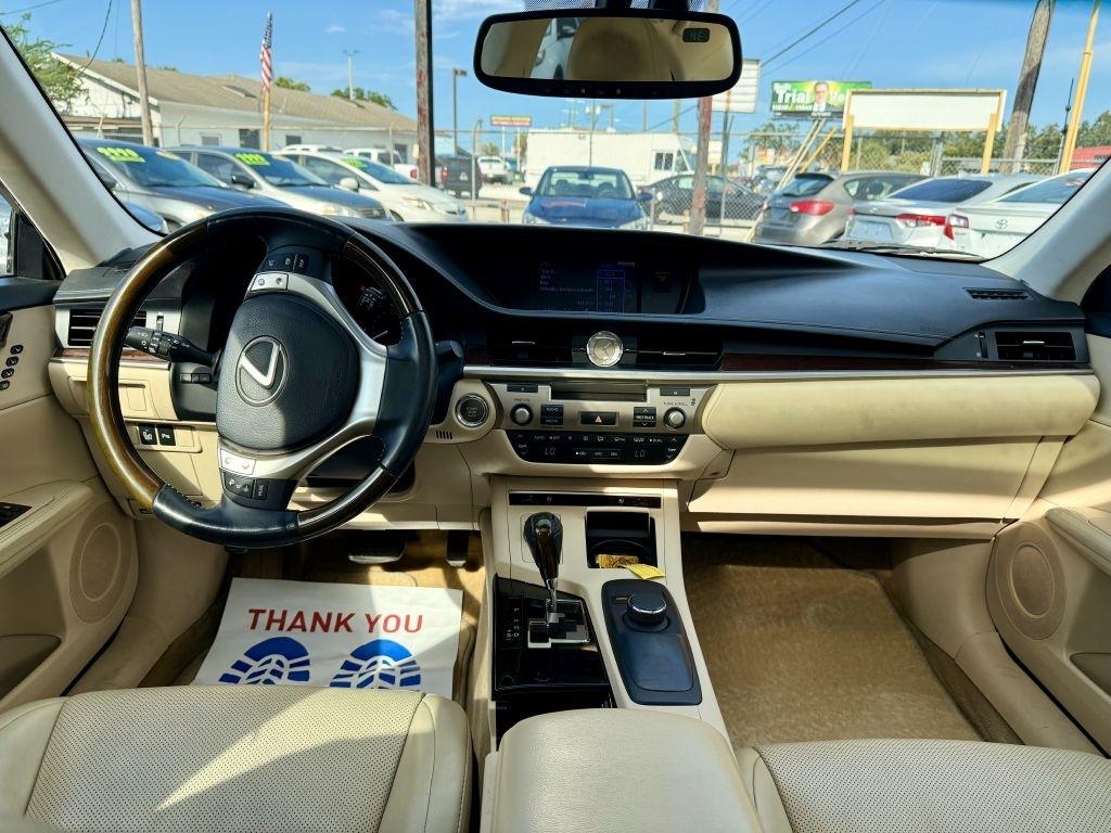 Lexus ES 350 Sedan 2014