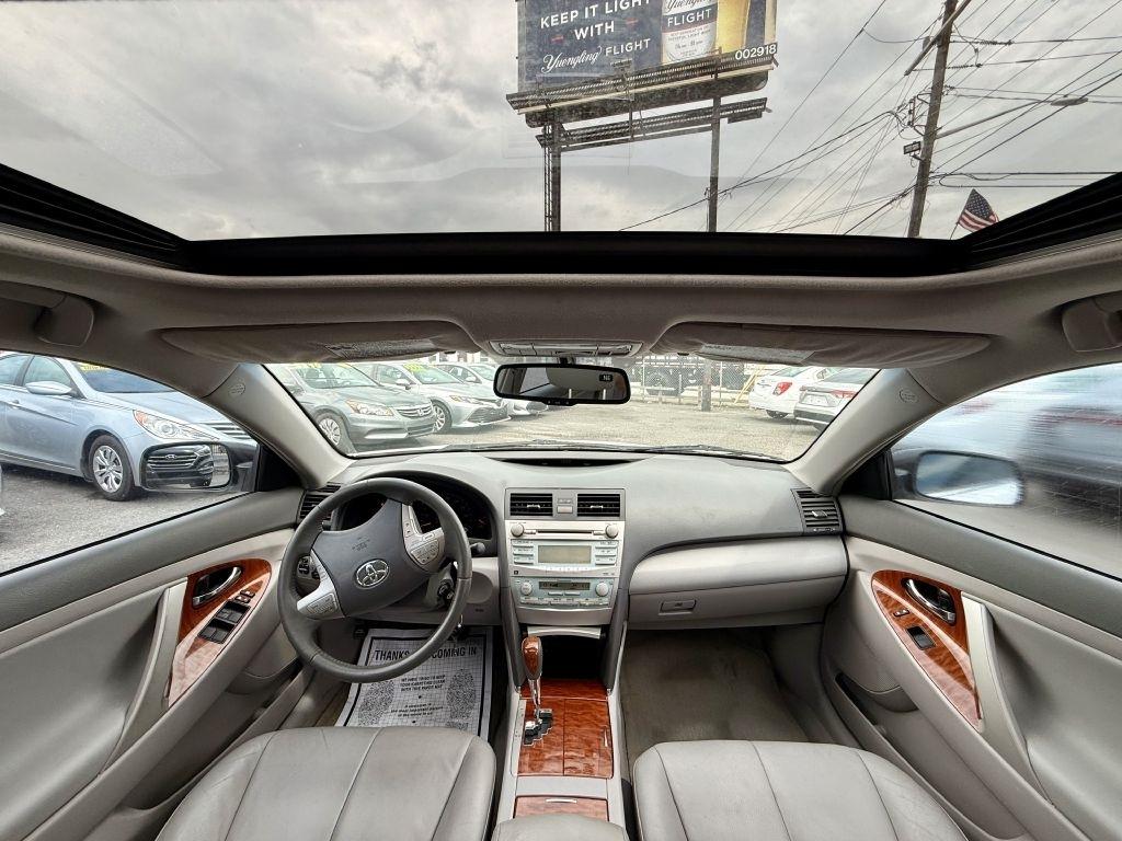 Toyota Camry SE V6 6-Spd AT 2009