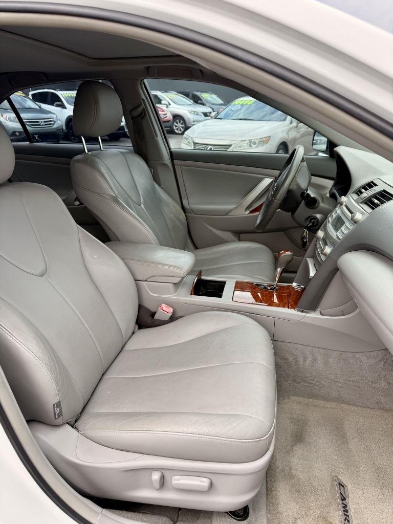 Toyota Camry SE V6 6-Spd AT 2009