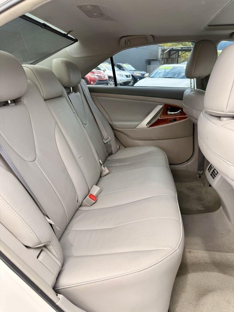 Toyota Camry SE V6 6-Spd AT 2009