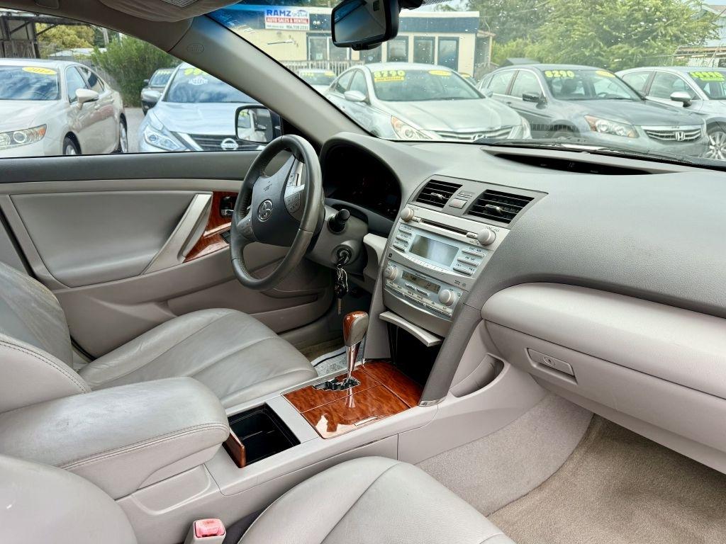 Toyota Camry SE V6 6-Spd AT 2009