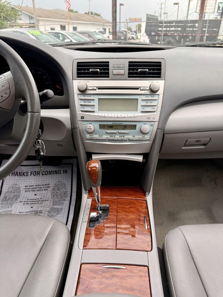 Toyota Camry SE V6 6-Spd AT 2009