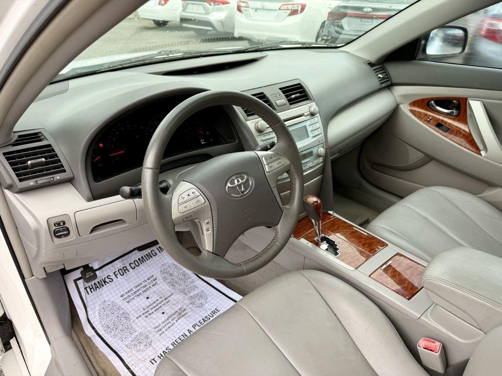 Toyota Camry SE V6 6-Spd AT 2009