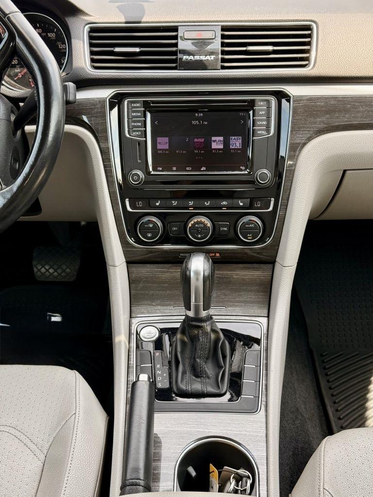 Volkswagen Passat SE 2018