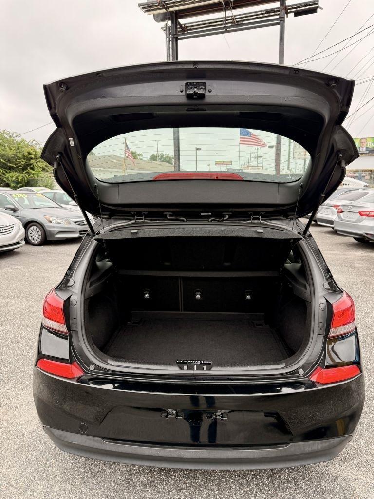Hyundai Elantra GT Base 6A 2020