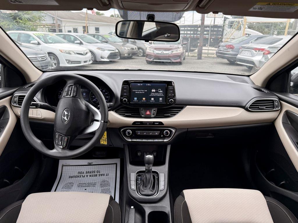 Hyundai Elantra GT Base 6A 2020