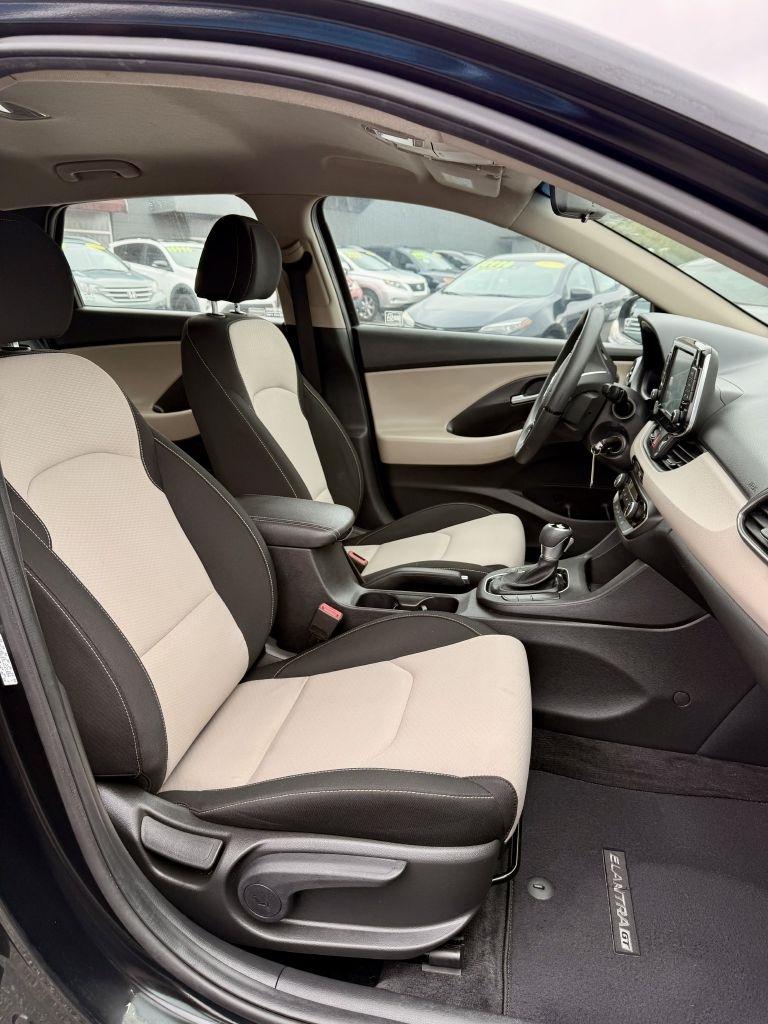 Hyundai Elantra GT Base 6A 2020