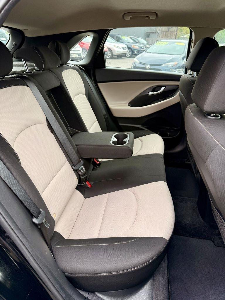 Hyundai Elantra GT Base 6A 2020