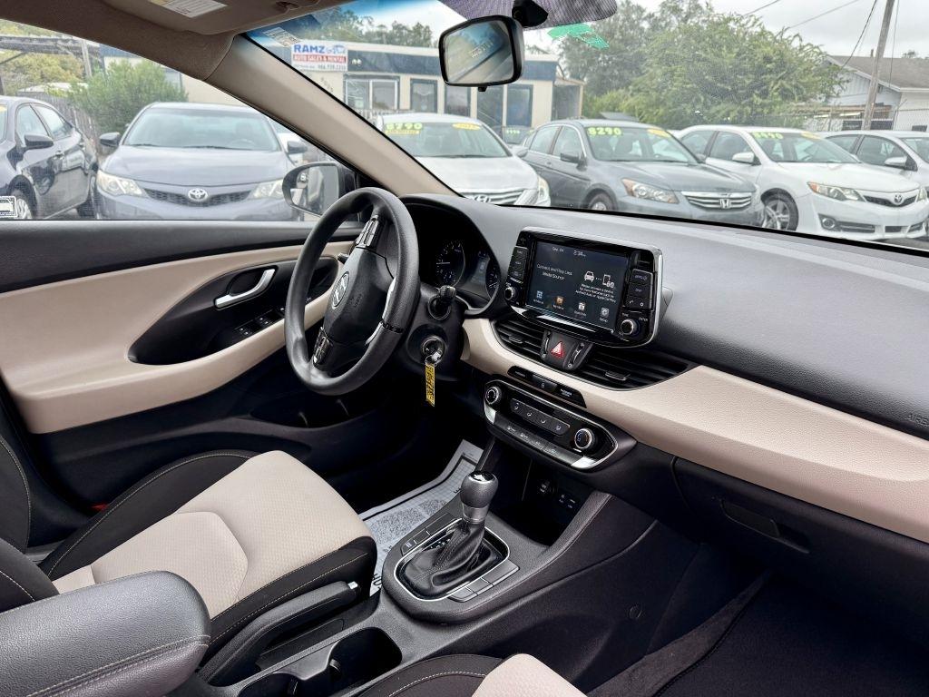 Hyundai Elantra GT Base 6A 2020