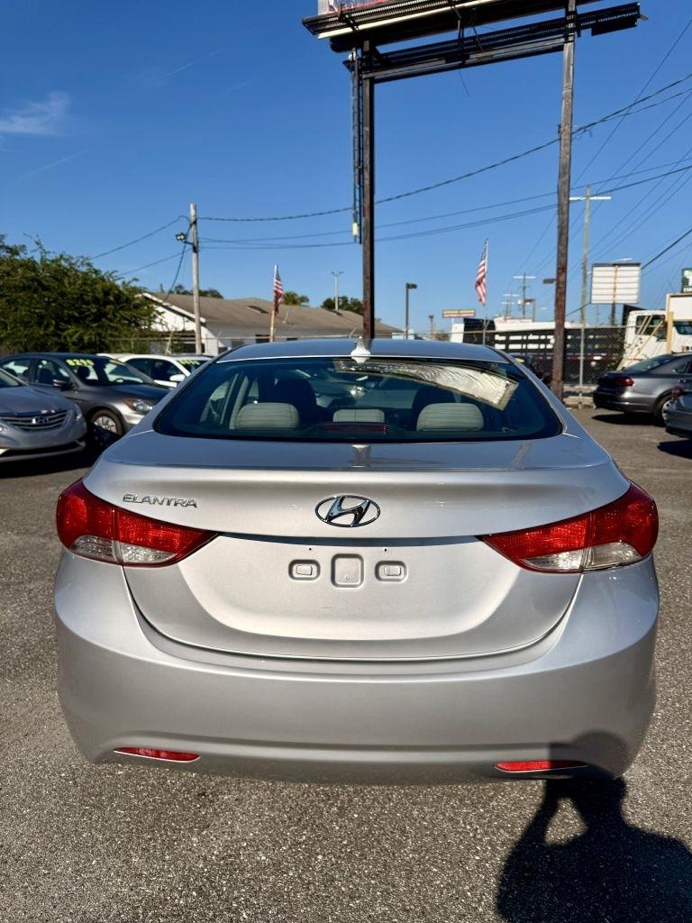 Hyundai Elantra GLS A/T 2011