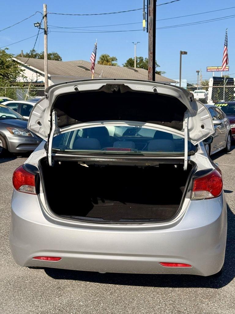 Hyundai Elantra GLS A/T 2011