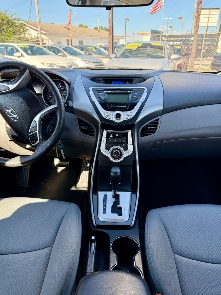 Hyundai Elantra GLS A/T 2011