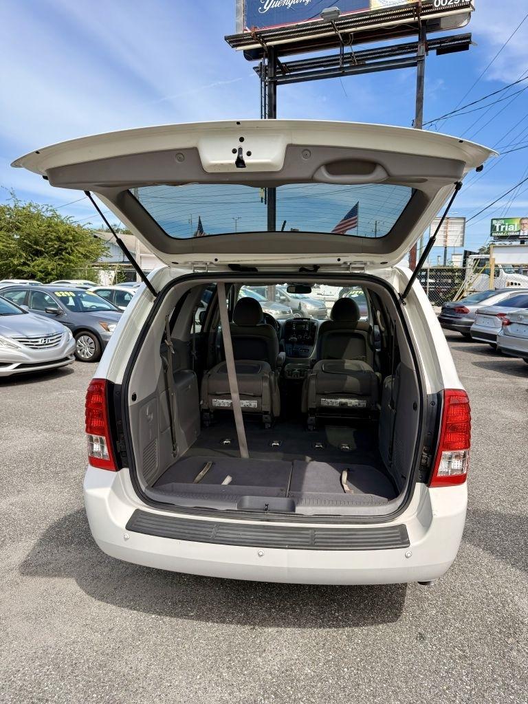 Kia Sedona LX LWB 2012