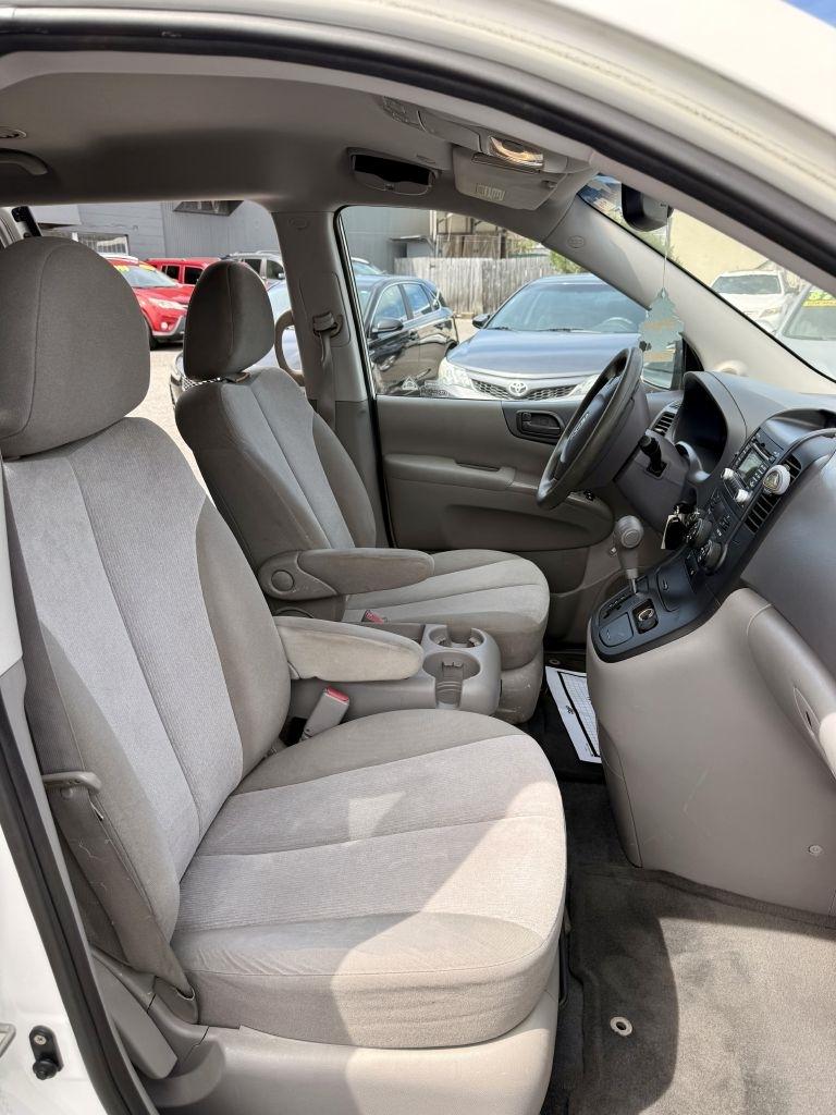 Kia Sedona LX LWB 2012