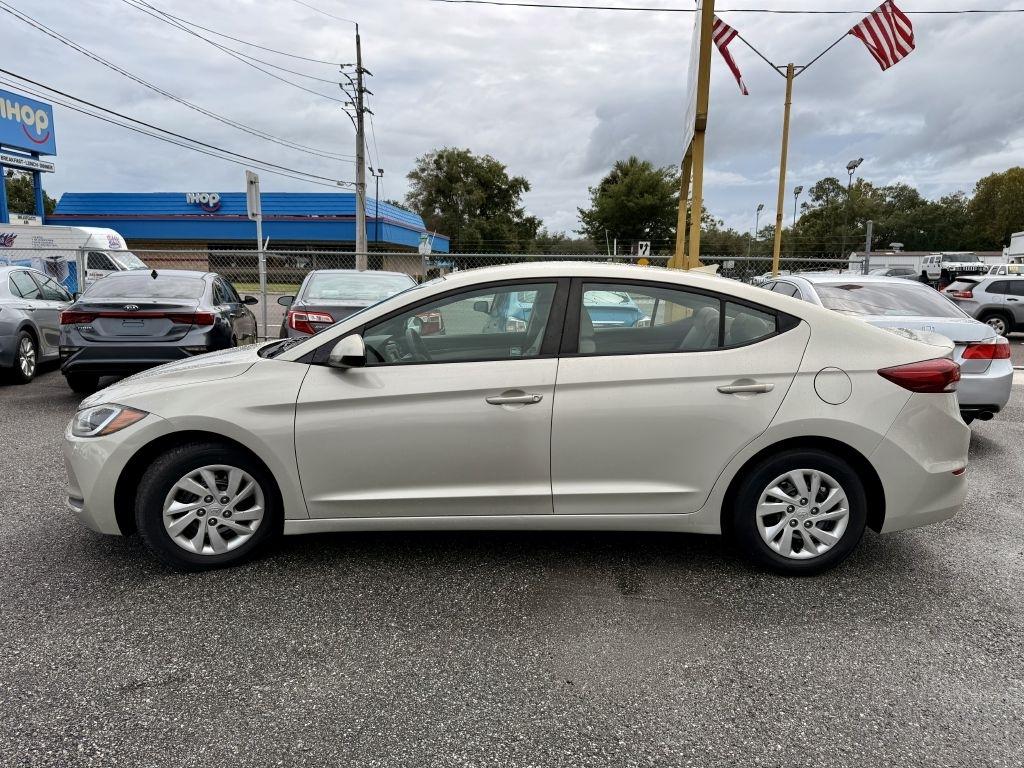 Hyundai Elantra SE 6AT 2017