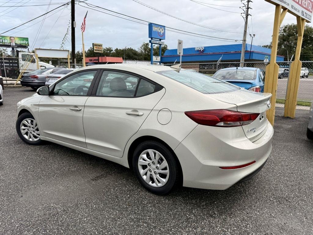 Hyundai Elantra SE 6AT 2017