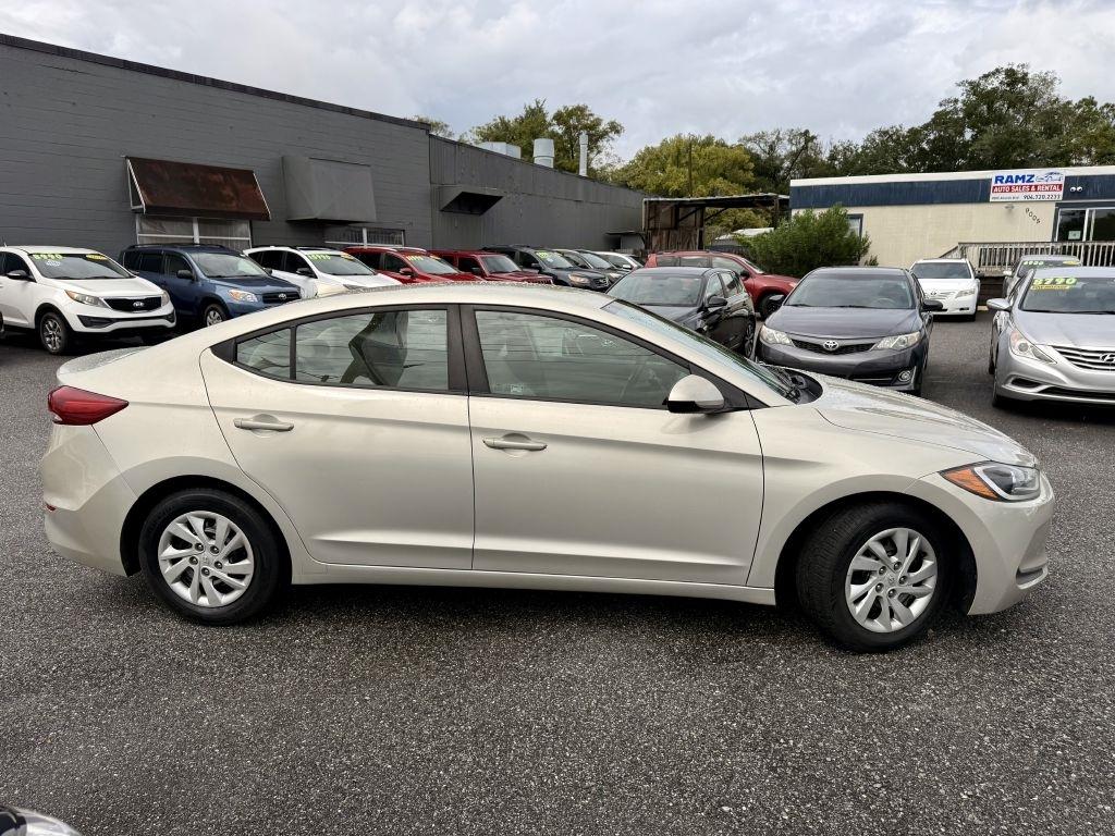 Hyundai Elantra SE 6AT 2017