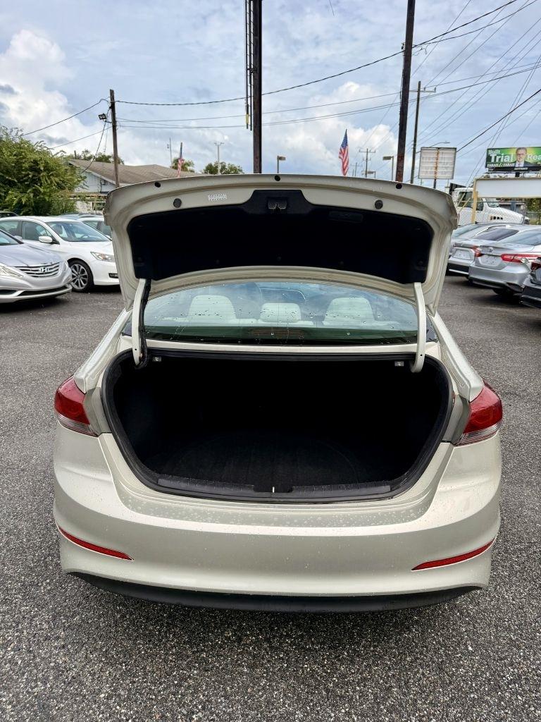Hyundai Elantra SE 6AT 2017