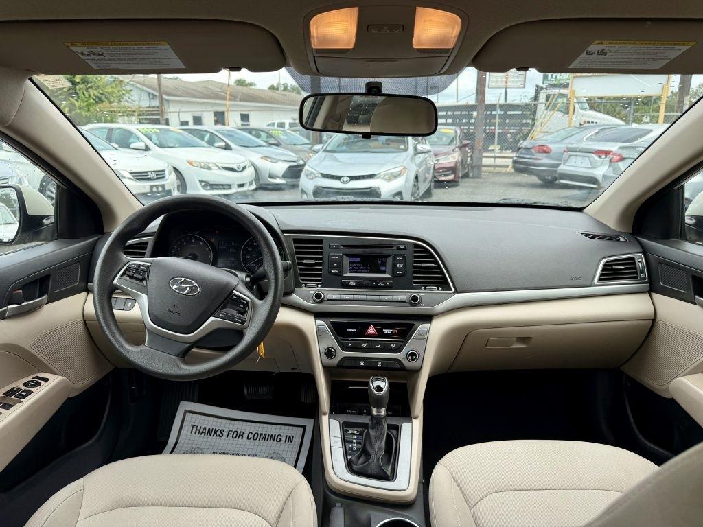 Hyundai Elantra SE 6AT 2017