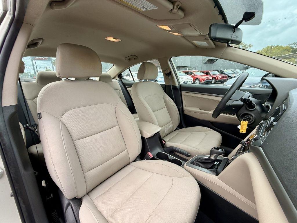 Hyundai Elantra SE 6AT 2017