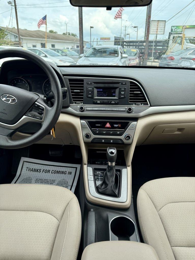 Hyundai Elantra SE 6AT 2017