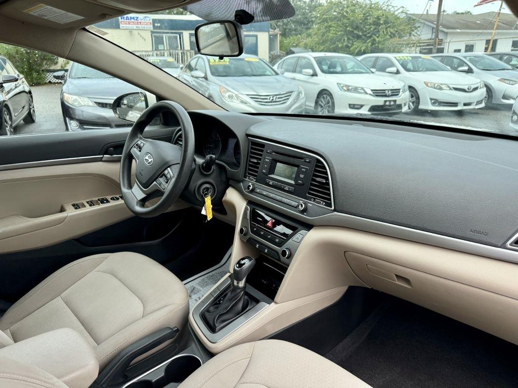 Hyundai Elantra SE 6AT 2017