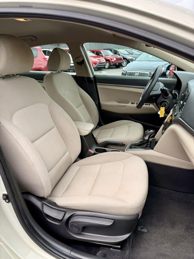 Hyundai Elantra SE 6AT 2017