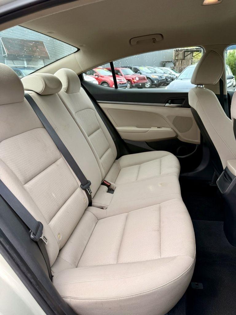 Hyundai Elantra SE 6AT 2017