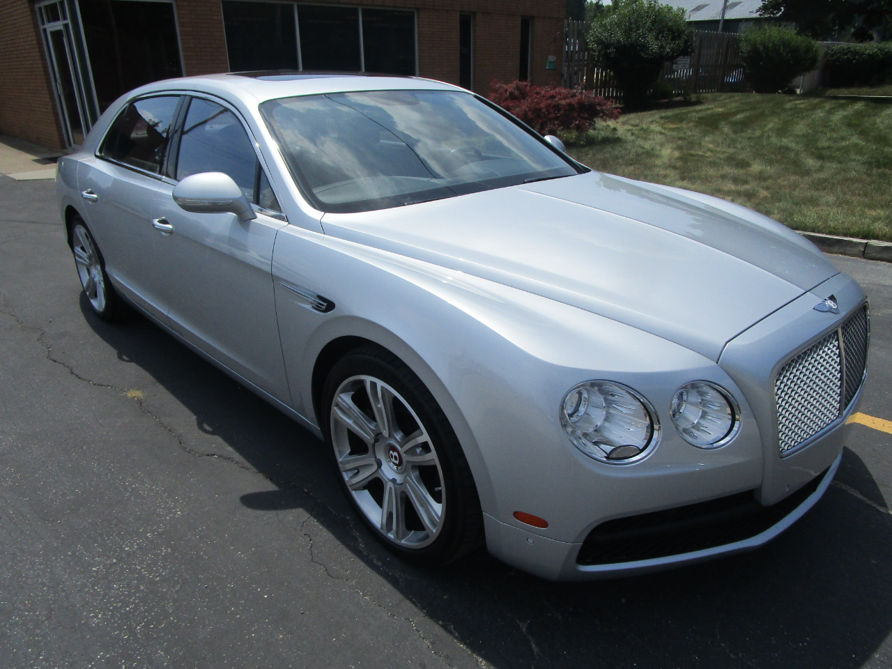 Bentley Flying Spur 4dr Sdn V8 2015 Bentley Flying Spur 4dr Sdn V8 2015