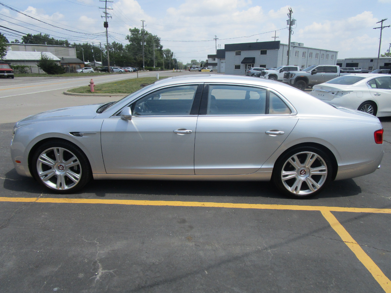 Bentley Flying Spur 4dr Sdn V8 2015 Bentley Flying Spur 4dr Sdn V8 2015