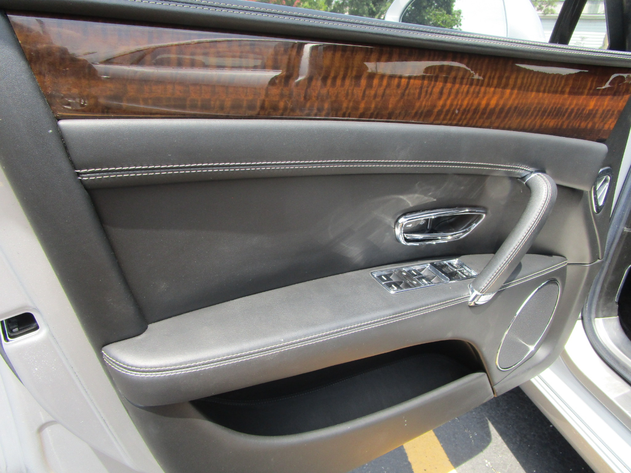 Bentley Flying Spur 4dr Sdn V8 2015 Bentley Flying Spur 4dr Sdn V8 2015