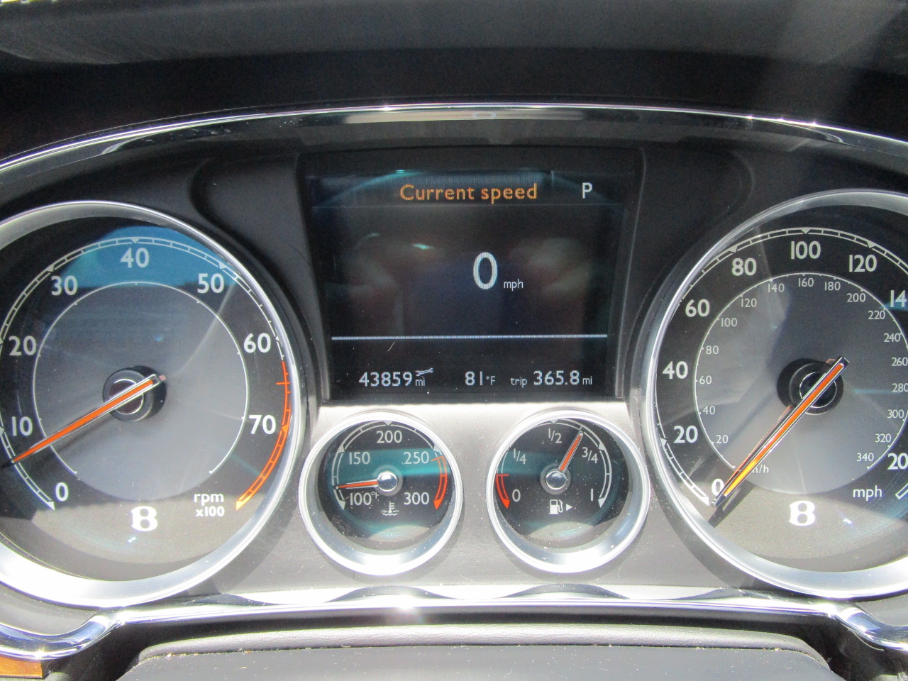 Bentley Flying Spur 4dr Sdn V8 2015 Bentley Flying Spur 4dr Sdn V8 2015