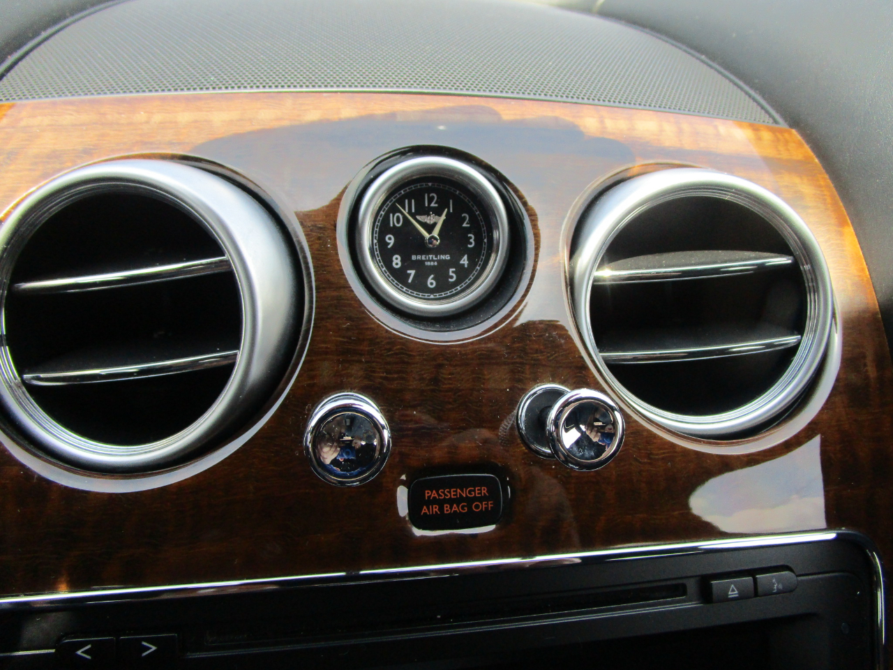Bentley Flying Spur 4dr Sdn V8 2015 Bentley Flying Spur 4dr Sdn V8 2015