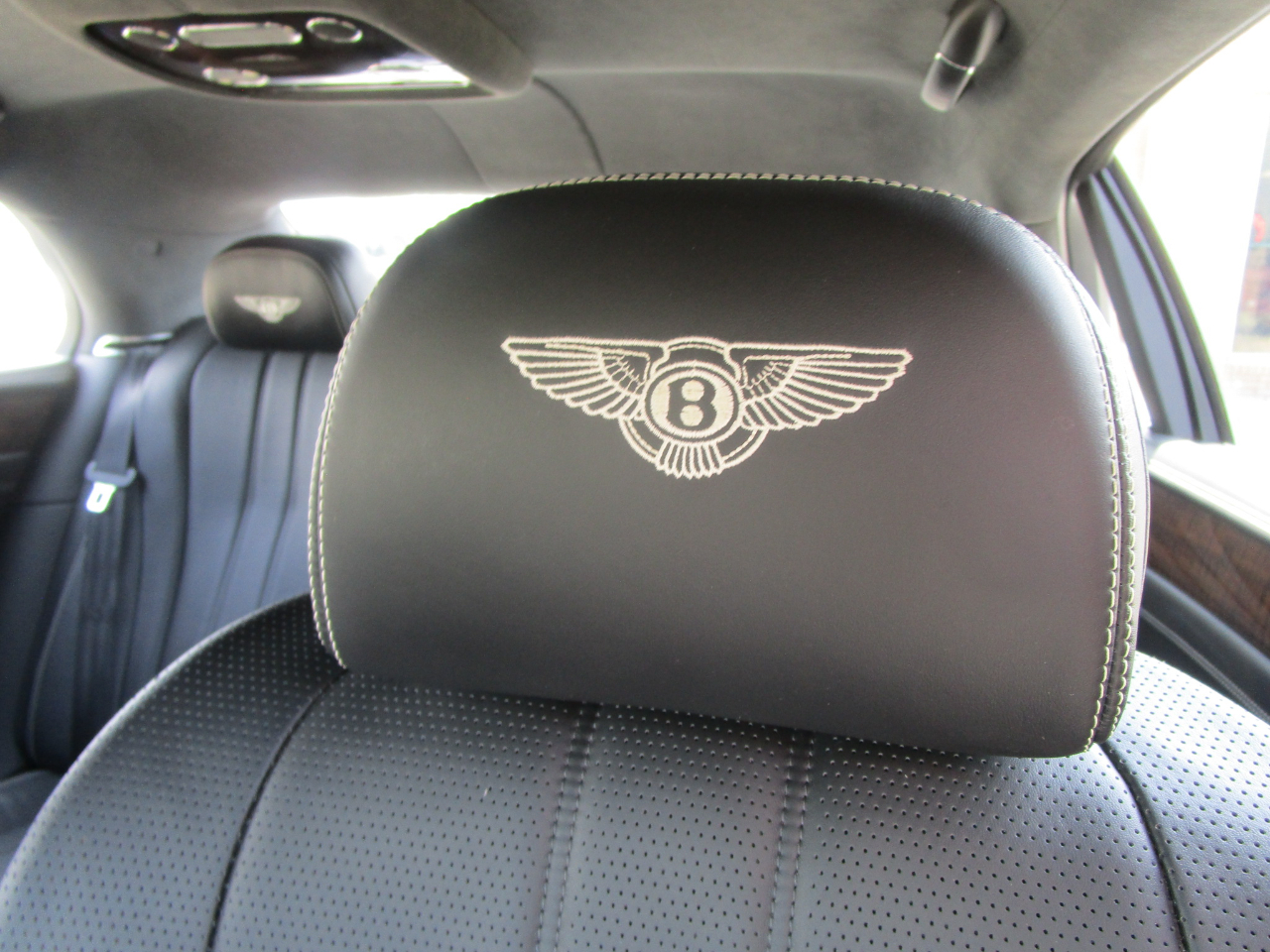 Bentley Flying Spur 4dr Sdn V8 2015 Bentley Flying Spur 4dr Sdn V8 2015
