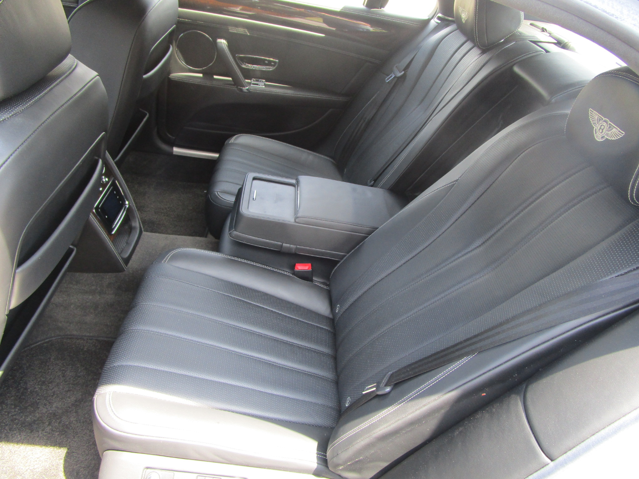Bentley Flying Spur 4dr Sdn V8 2015 Bentley Flying Spur 4dr Sdn V8 2015