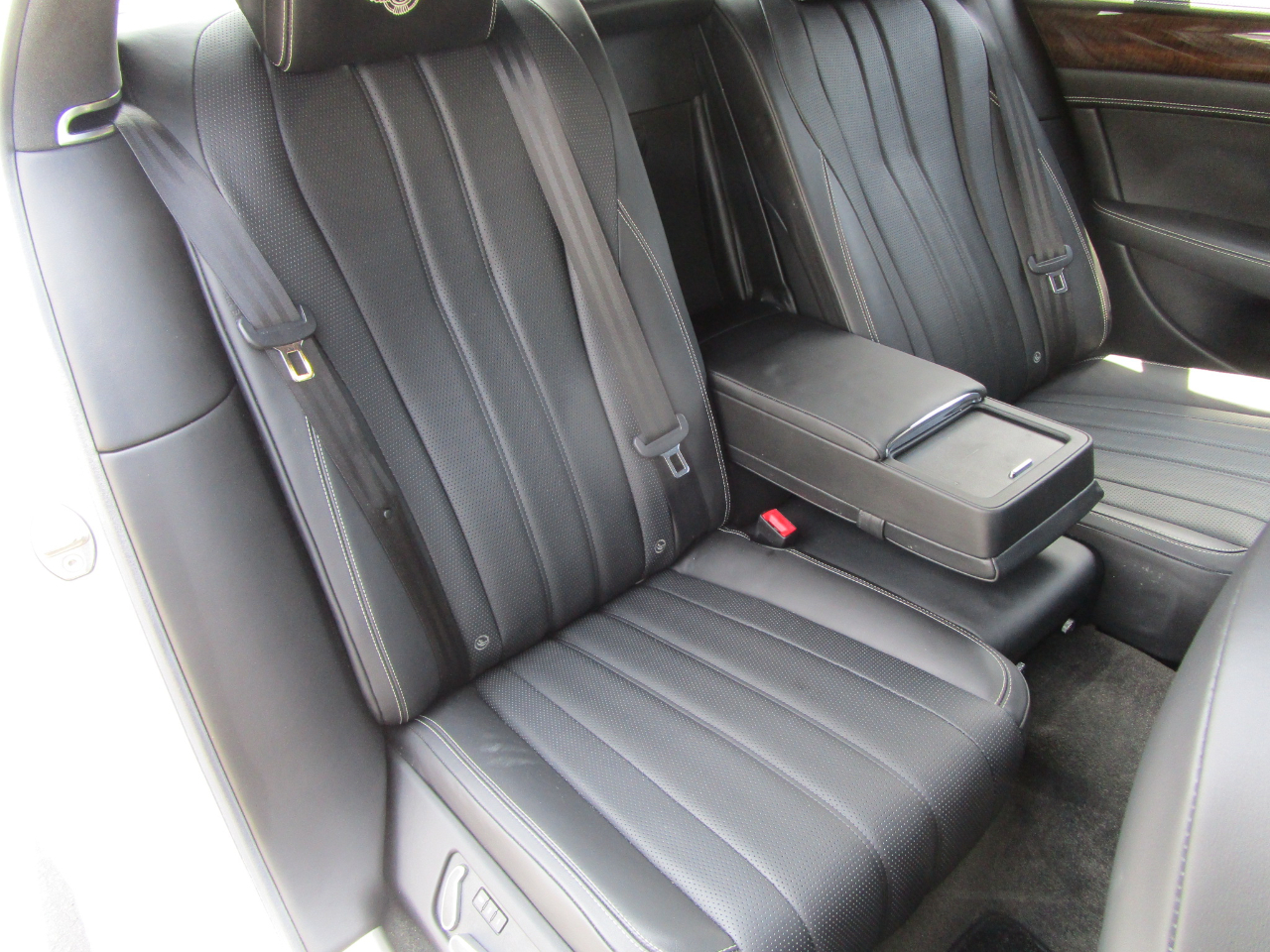Bentley Flying Spur 4dr Sdn V8 2015 Bentley Flying Spur 4dr Sdn V8 2015