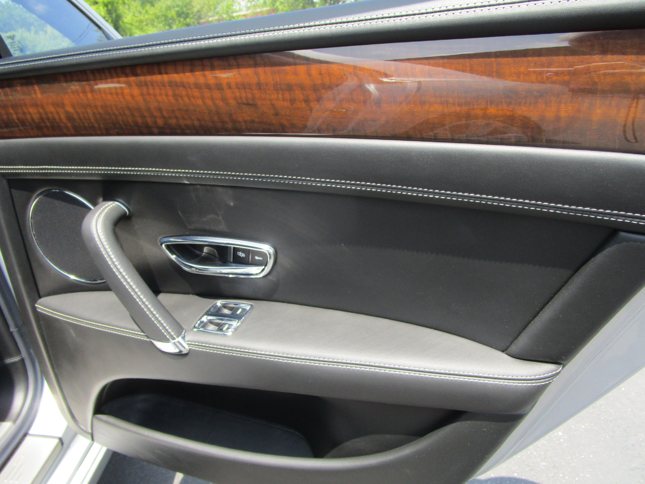 Bentley Flying Spur 4dr Sdn V8 2015 Bentley Flying Spur 4dr Sdn V8 2015