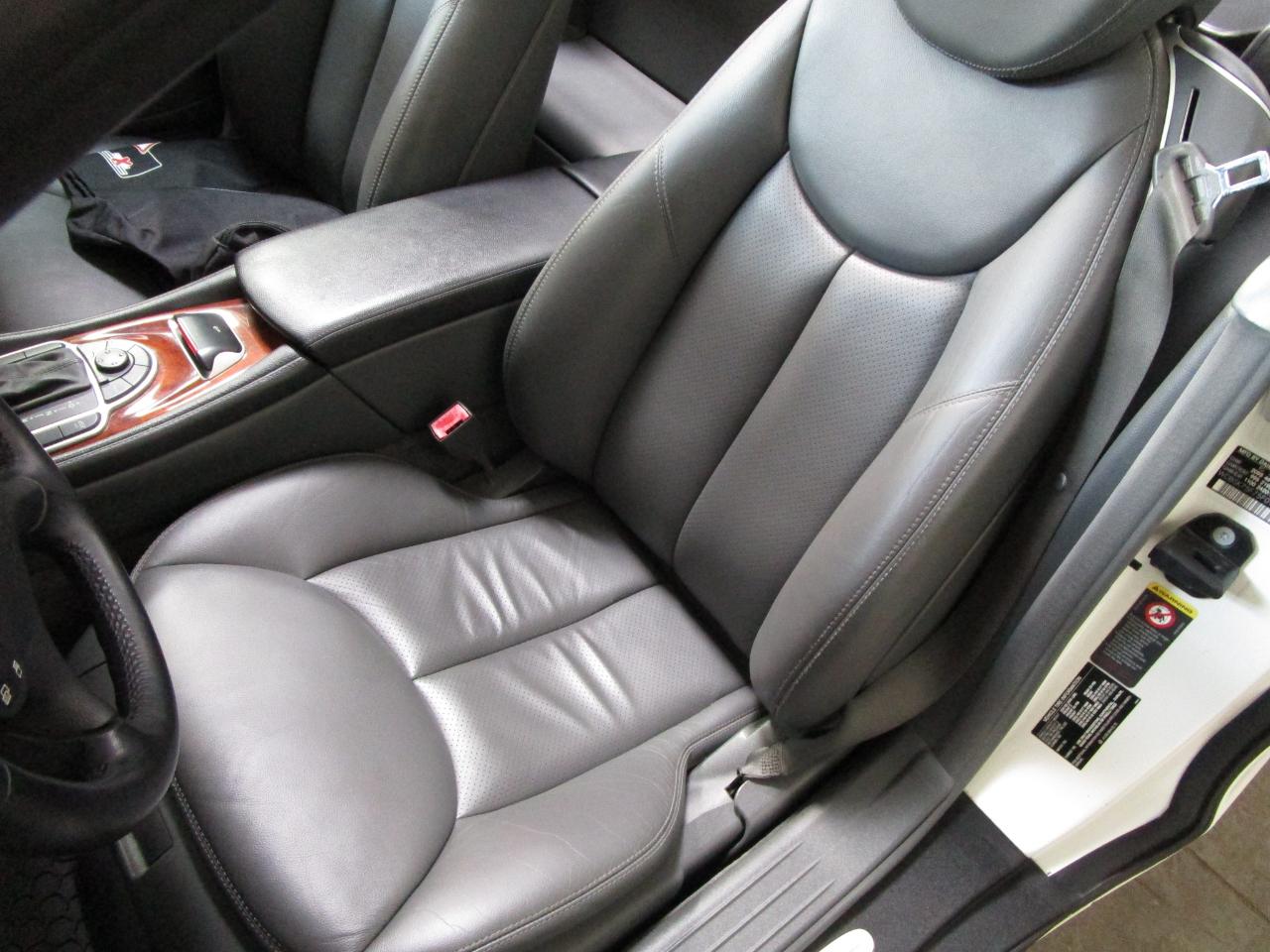 Mercedes-Benz SL-Class 2dr Roadster 5.0L 2005