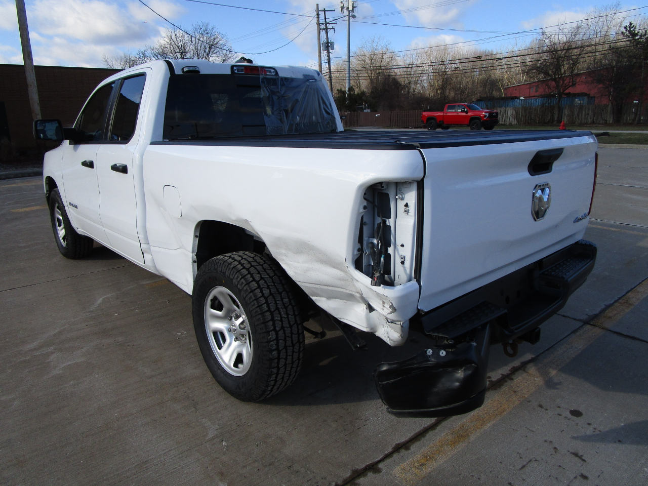 RAM 1500 Tradesman 4x4 Quad Cab 6'4" Box 2021