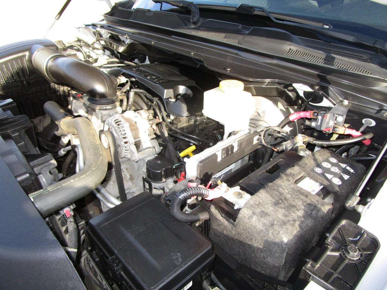 RAM 1500 Tradesman 4x4 Quad Cab 6'4" Box 2021