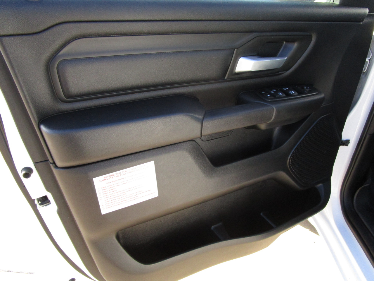 RAM 1500 Tradesman 4x4 Quad Cab 6'4" Box 2021