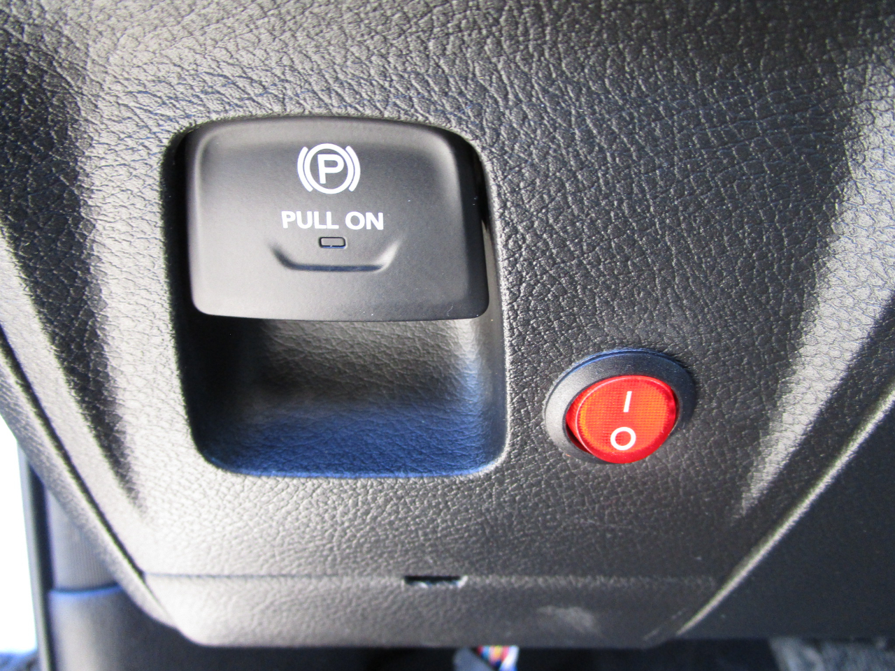 RAM 1500 Tradesman 4x4 Quad Cab 6'4" Box 2021