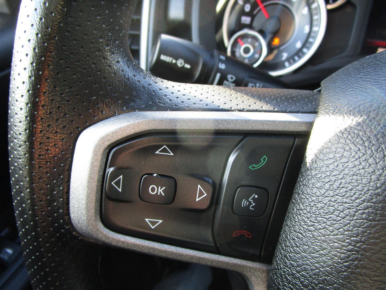 RAM 1500 Tradesman 4x4 Quad Cab 6'4" Box 2021