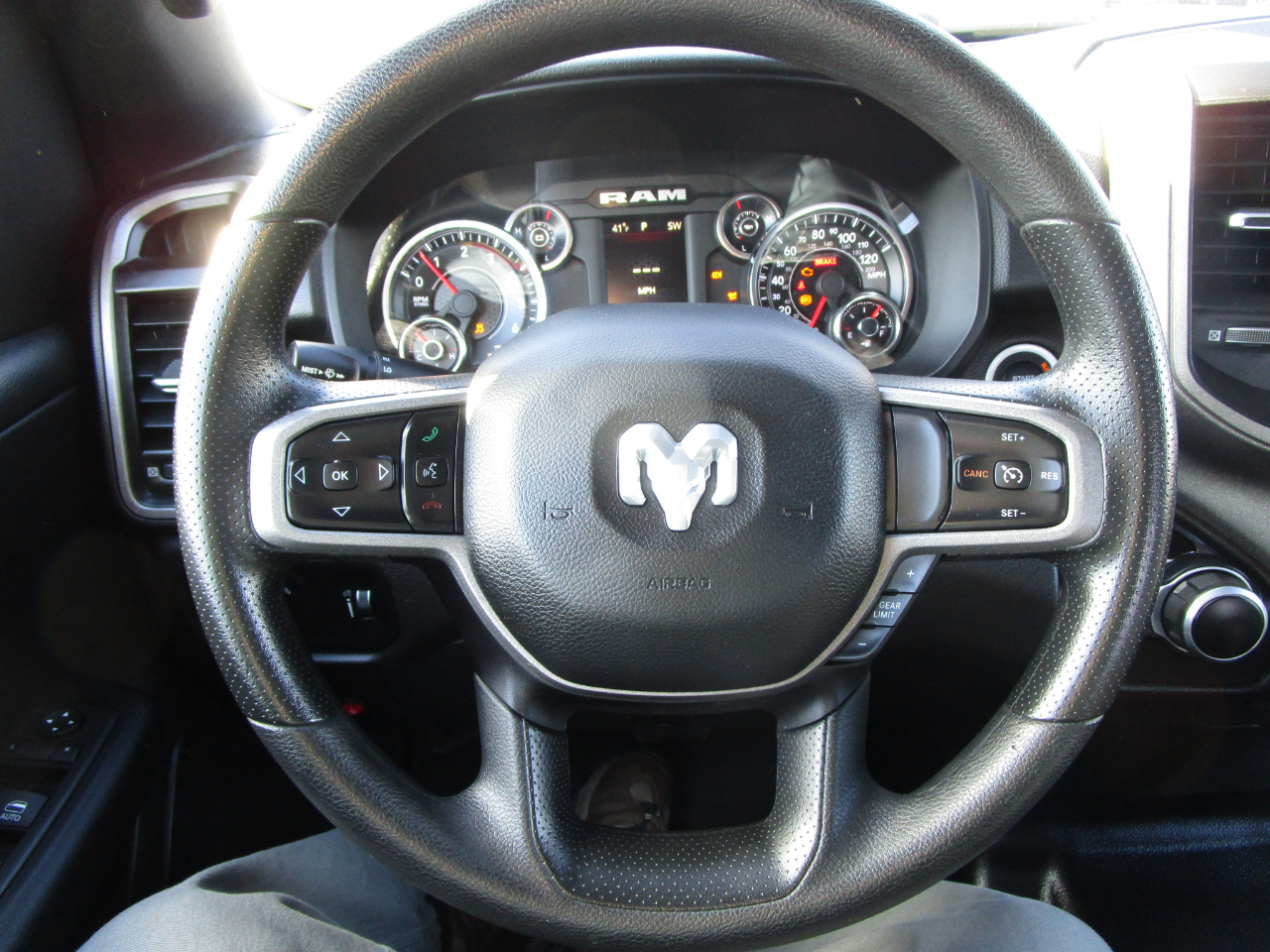 RAM 1500 Tradesman 4x4 Quad Cab 6'4" Box 2021