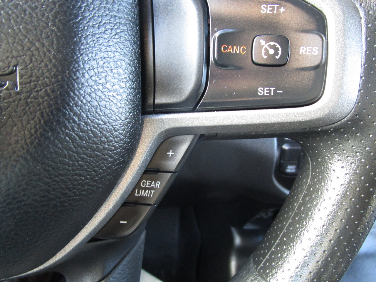 RAM 1500 Tradesman 4x4 Quad Cab 6'4" Box 2021