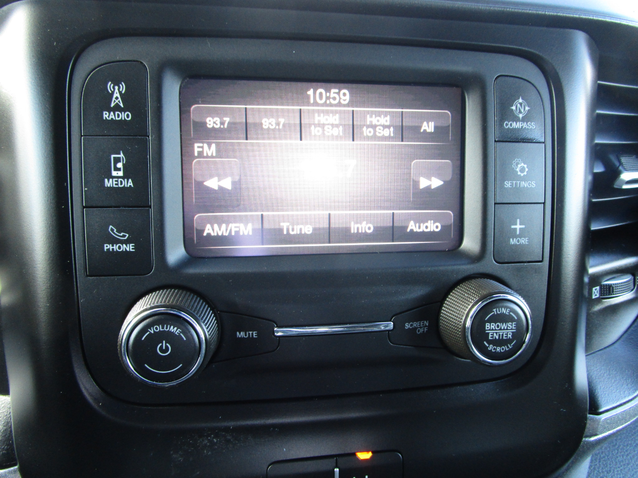 RAM 1500 Tradesman 4x4 Quad Cab 6'4" Box 2021