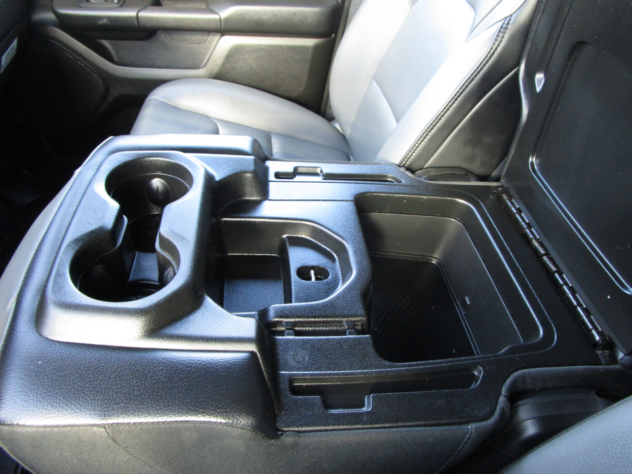 RAM 1500 Tradesman 4x4 Quad Cab 6'4" Box 2021